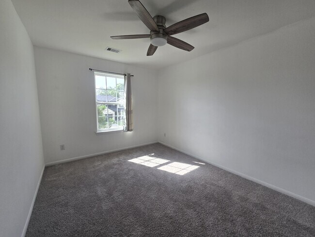 Building Photo - 7318 Parkview Dr