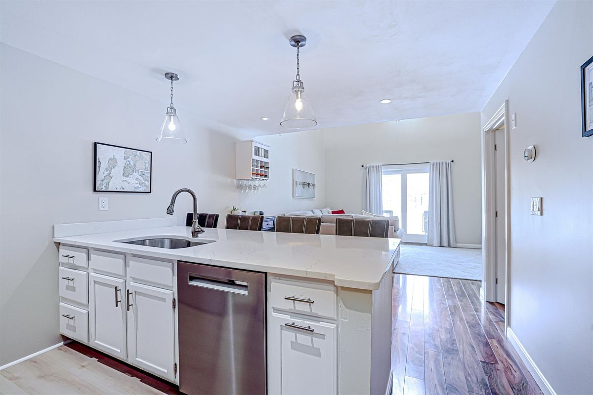 Building Photo - 35 Montrose