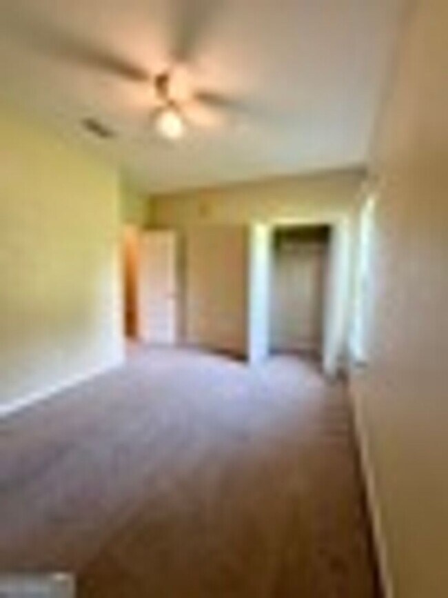 Building Photo - 200 Royal Palms Ave