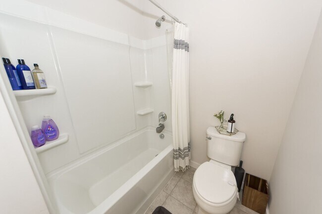 Building Photo - 3 Bedroom 2.5 Bath Single Family Home in Mixson