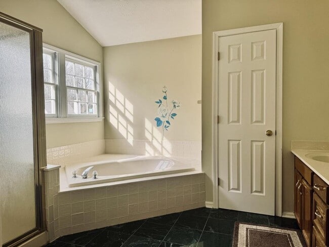 Building Photo - 3624 Manchester Dr