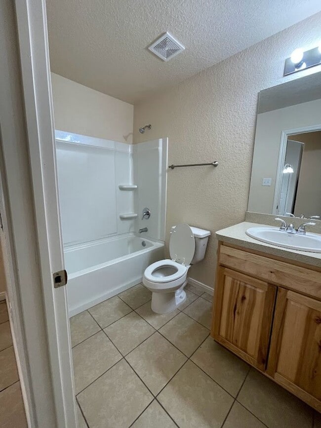 Building Photo - NEW ON MARKET