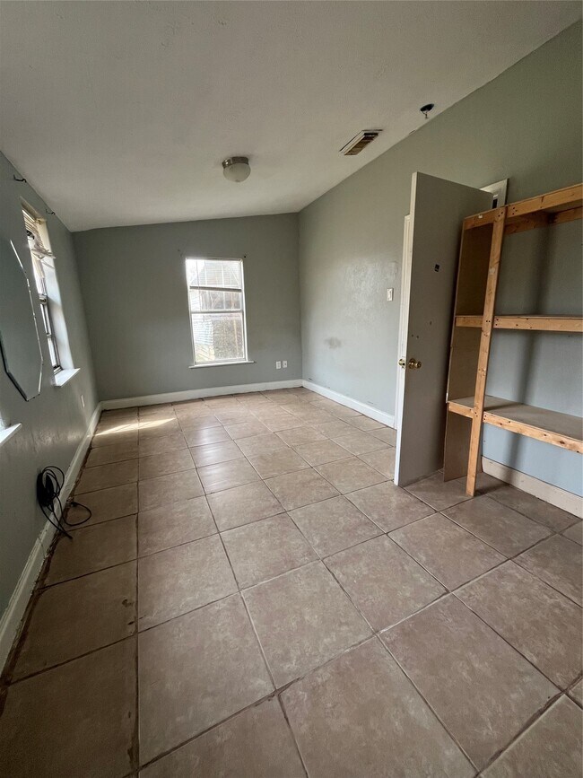 Building Photo - 7933 Brays St