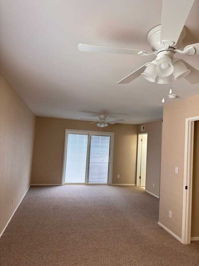 Building Photo - Updated 3-Bed Home with Oversized Garage & Huge Driveway