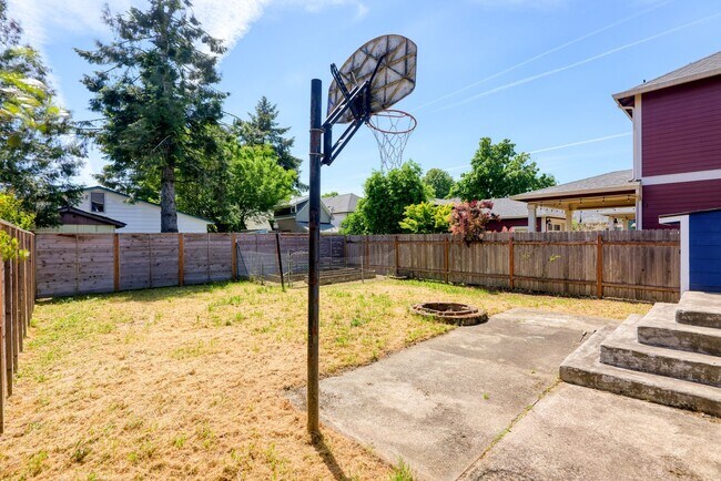 Building Photo - 4bed/2 bath Portland Charmer