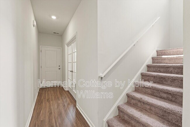 Building Photo - 46 Cedarwood St