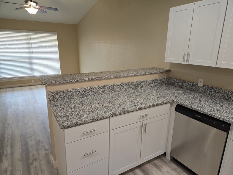 Building Photo - 123 N Glenwood Dr