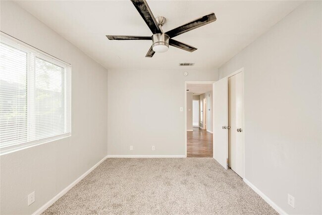 Building Photo - 915 Chisholm Cove