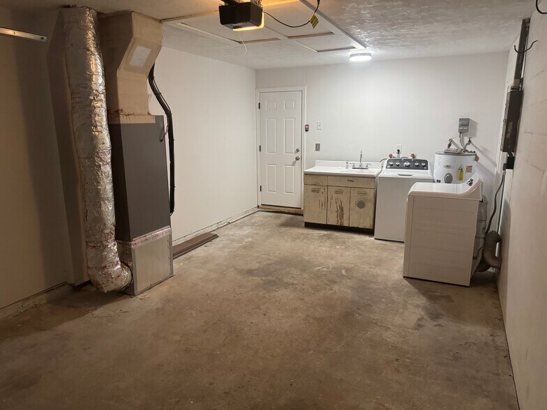 Building Photo - 438 80th Ave N