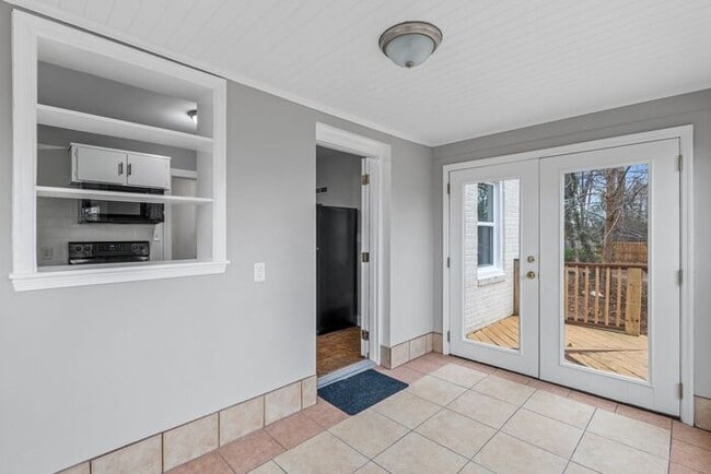 Building Photo - Brick home, Two Story, Hardwoods, DR, 2 Sun Rooms, FP, Carport!.