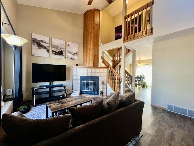 Building Photo - Beautiful townhome available in D20 Briargate!