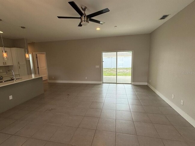 Building Photo - 105 Zinnia Ln