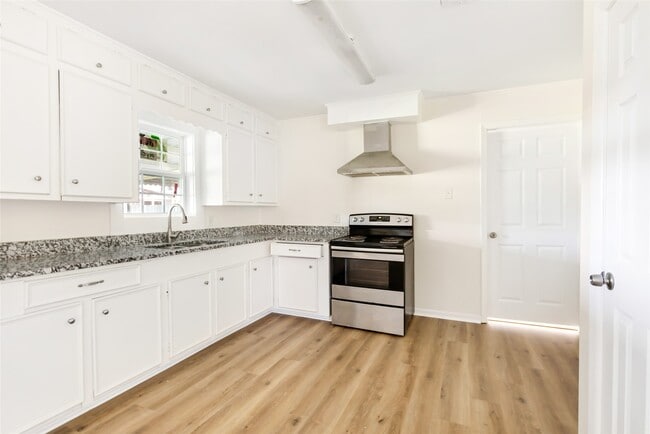 Building Photo - 1830 Reese St