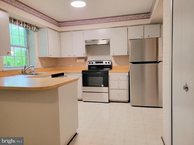 Building Photo - 1 Crotona Ct