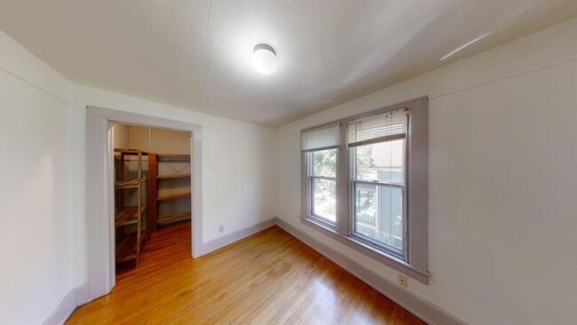 Building Photo - 564 S Ashley St