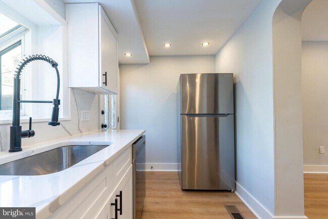 Building Photo - 3120 Tilton St