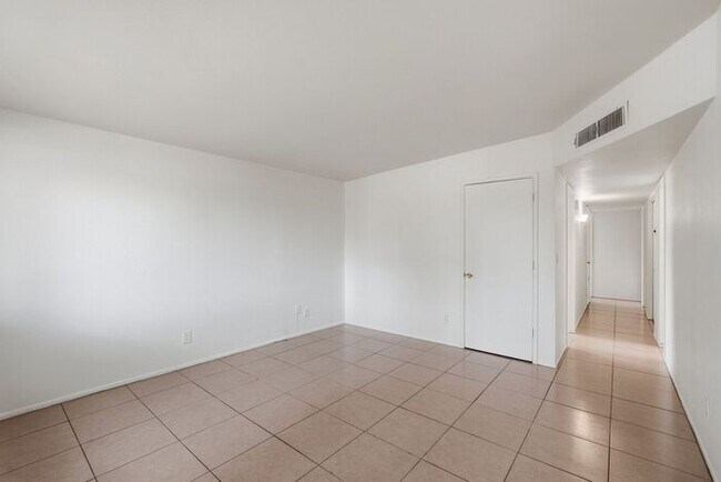 Building Photo - Bright 3-Bed Tucson Rental Home with Expansive Fenced Backyard Near U of A