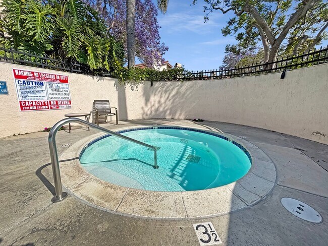 Building Photo - Charming 2BD/2BA Condo in La Jolla Village...