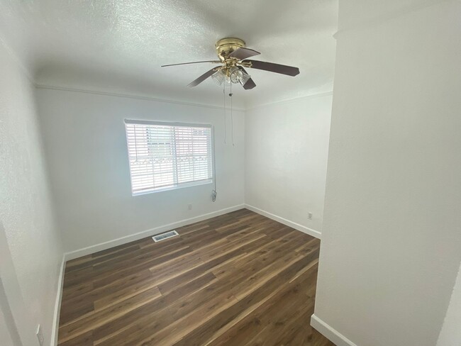 Building Photo - Spacious & Bright 3 bedroom/ 2 bathrooms f...