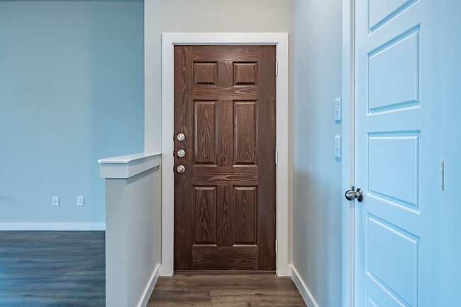 Building Photo - AVAILABLE NOW! GORGEOUS 4 BEDROOM DUPLEX LOCATED IN MIDLOTHIAN ISD!