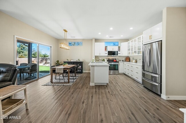 Building Photo - 15996 W Mesquite Ct