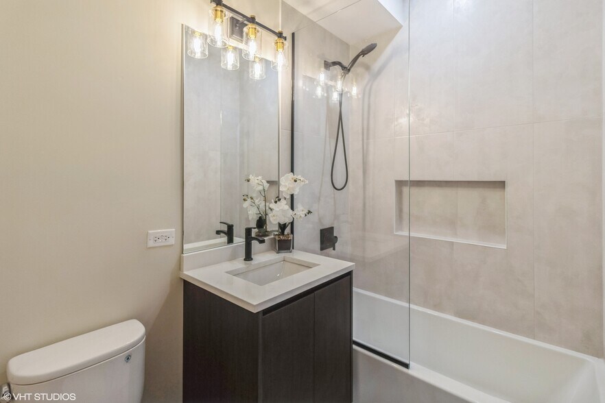 Building Photo - 3045 W Irving Park Rd