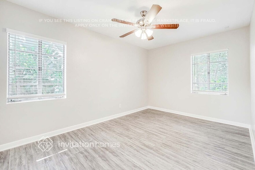 Building Photo - 2459 Mercer Cir S