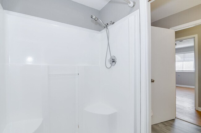 Building Photo - 4 Bedroom 1.5 Bathroom Home in Augusta