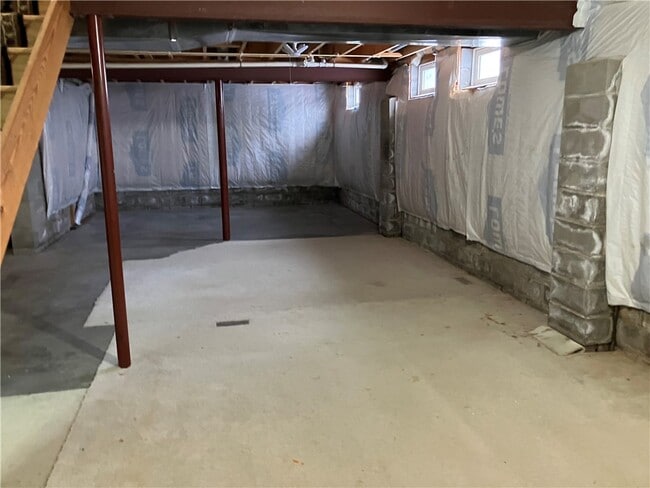 Building Photo - 120 Hummingbird Way