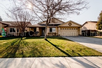 Building Photo - 3 Bedroom/2 Bath Home with an office in th...