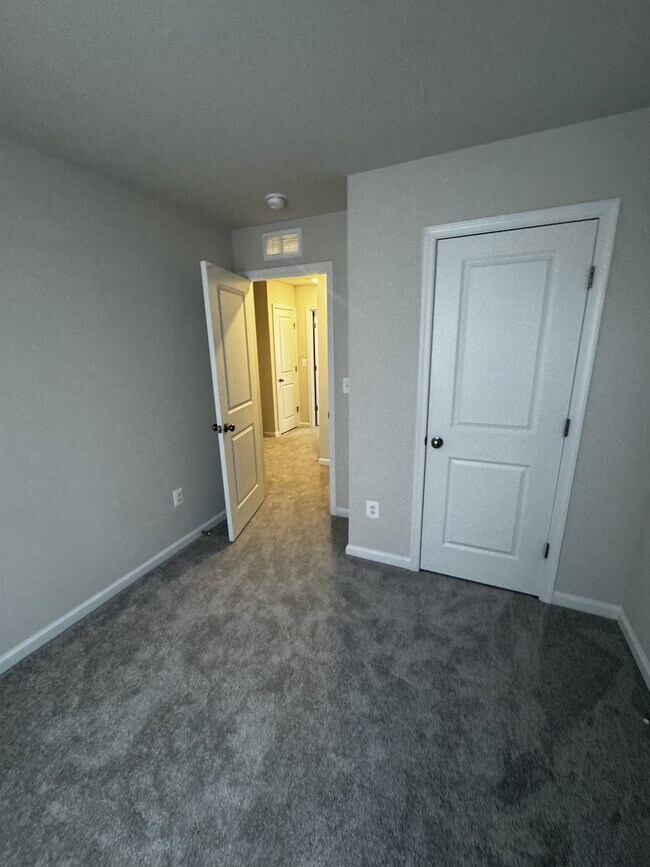 Building Photo - 122 Milburn Dr