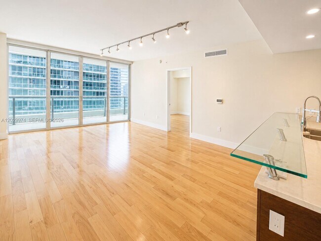 Building Photo - 475 Brickell Ave