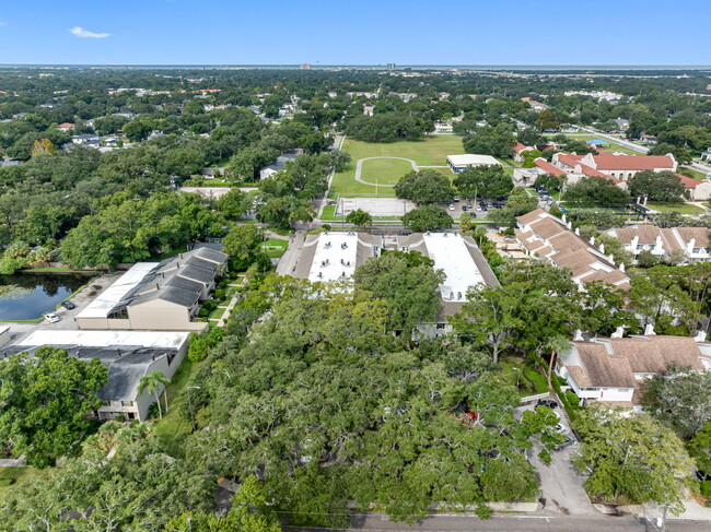 Building Photo - 5221 Bayshore Blvd