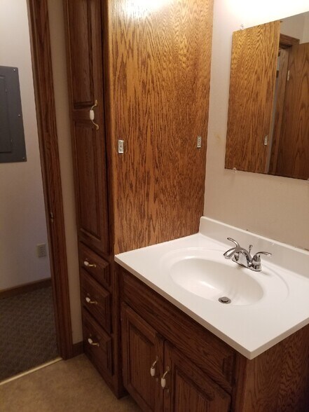 Building Photo - 503 W Kansas St