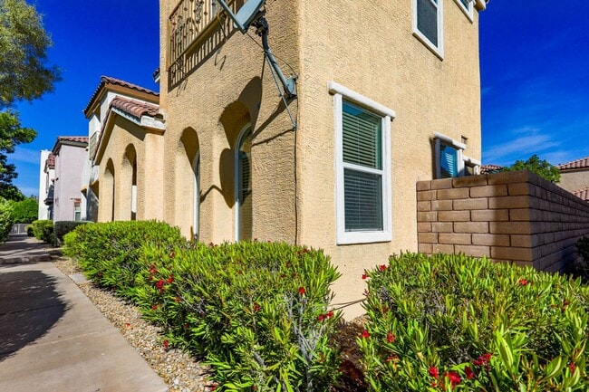 Building Photo - Well Kept Summerlin 3 Bedroom Home