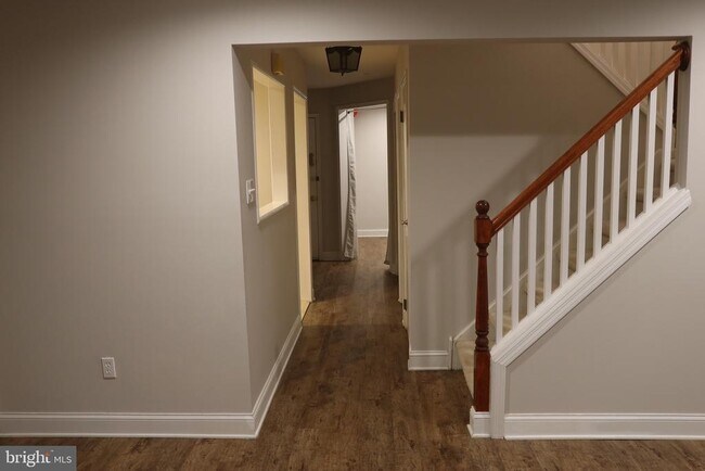 Building Photo - 13 Tulip Ct