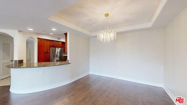 Building Photo - 14242 Burbank Blvd