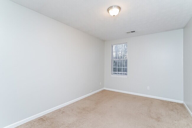 Building Photo - 4033 Pepperwood Dr