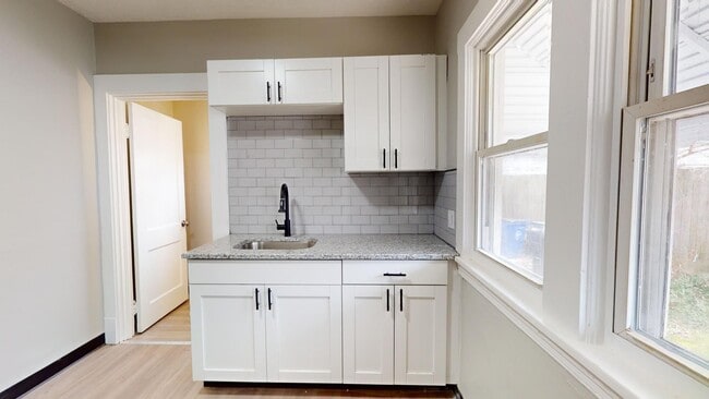 Building Photo - Old Brooklyn Area - 3 Bedroom Single Famil...