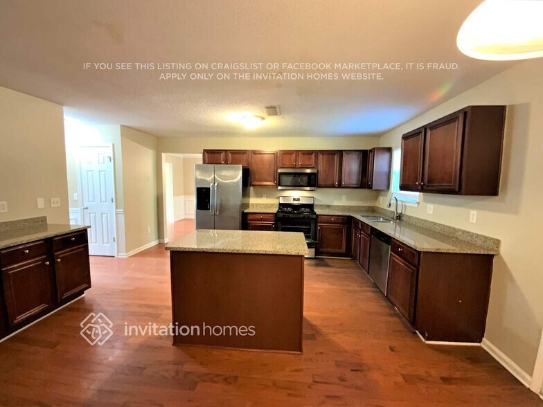 Building Photo - 261 Othello Dr
