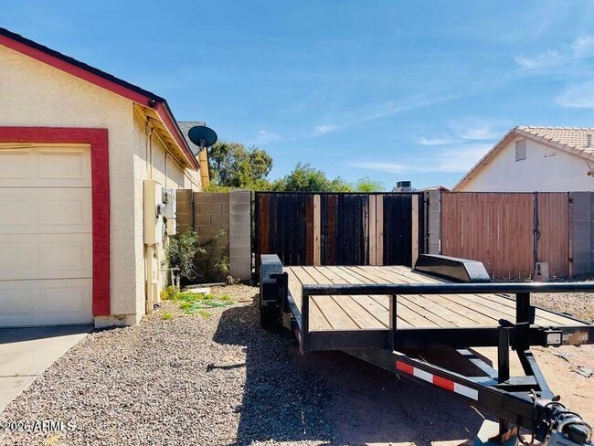 Building Photo - 1207 E Avenida Luna