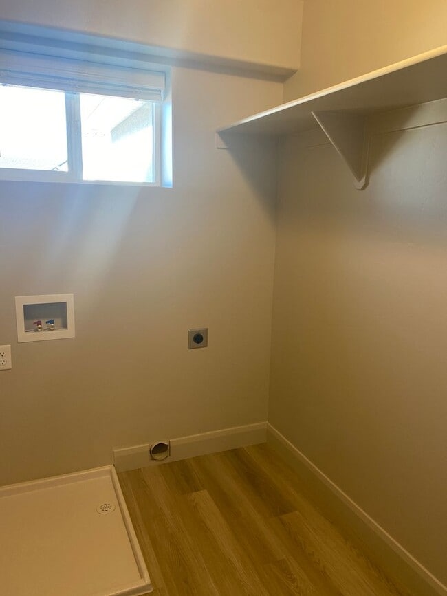 Building Photo - 3 bed 2.5 bath in  Townhome Spanish Fork