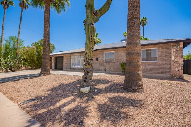 Building Photo - 7813 E Cypress St