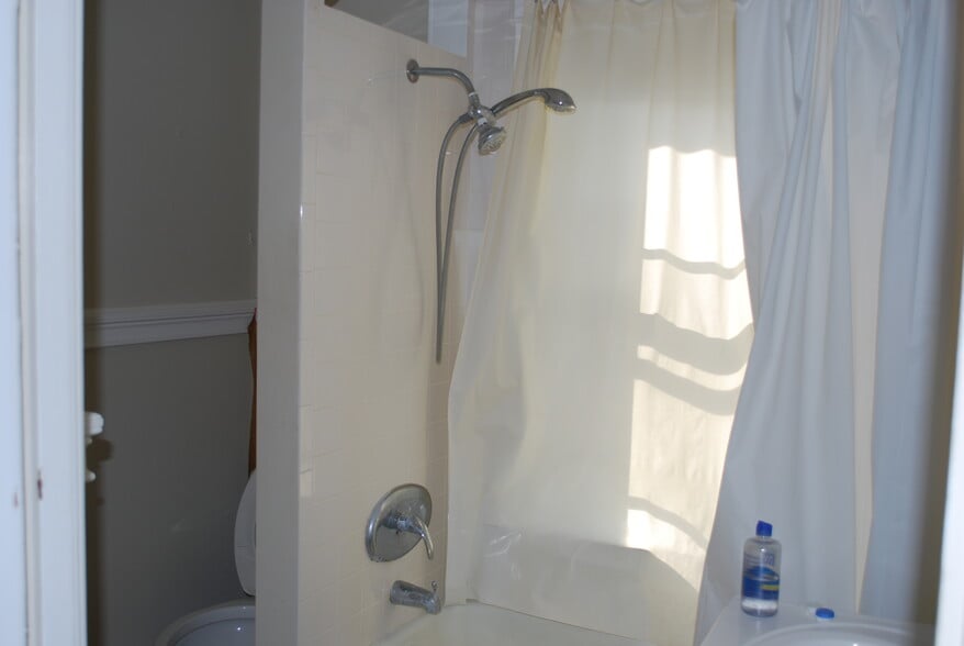 Private Full-Bathroom - 111 S Main St