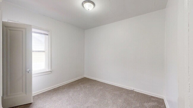 Building Photo - 3863 E 154th St