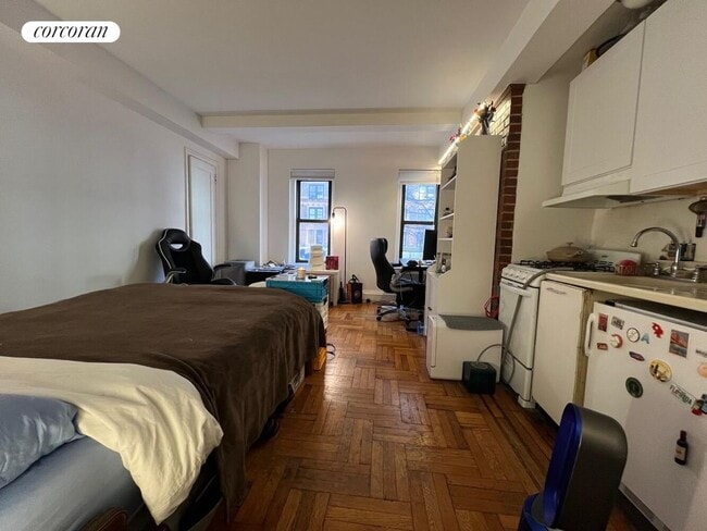 Building Photo - 49 W 72nd St