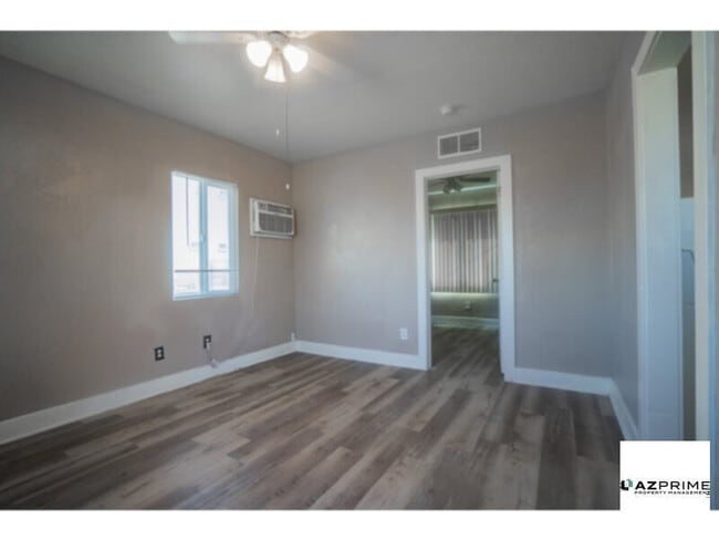 Building Photo - $500 OFF FIRST MONTH'S RENT MOVE IN SPECIA...