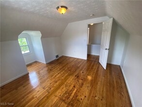 Building Photo - 854 E 258th St