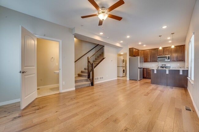 Building Photo - Stunning 3 Bedroom 2 Bathroom townhome in Fort Collins!