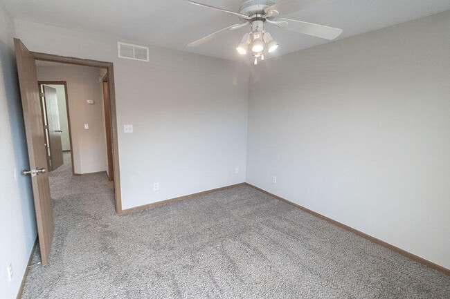 Building Photo - 3611 Zinnia Dr